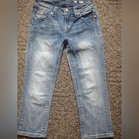 Miss Me Mid Rise Crop 27 - Picture 4 of 5